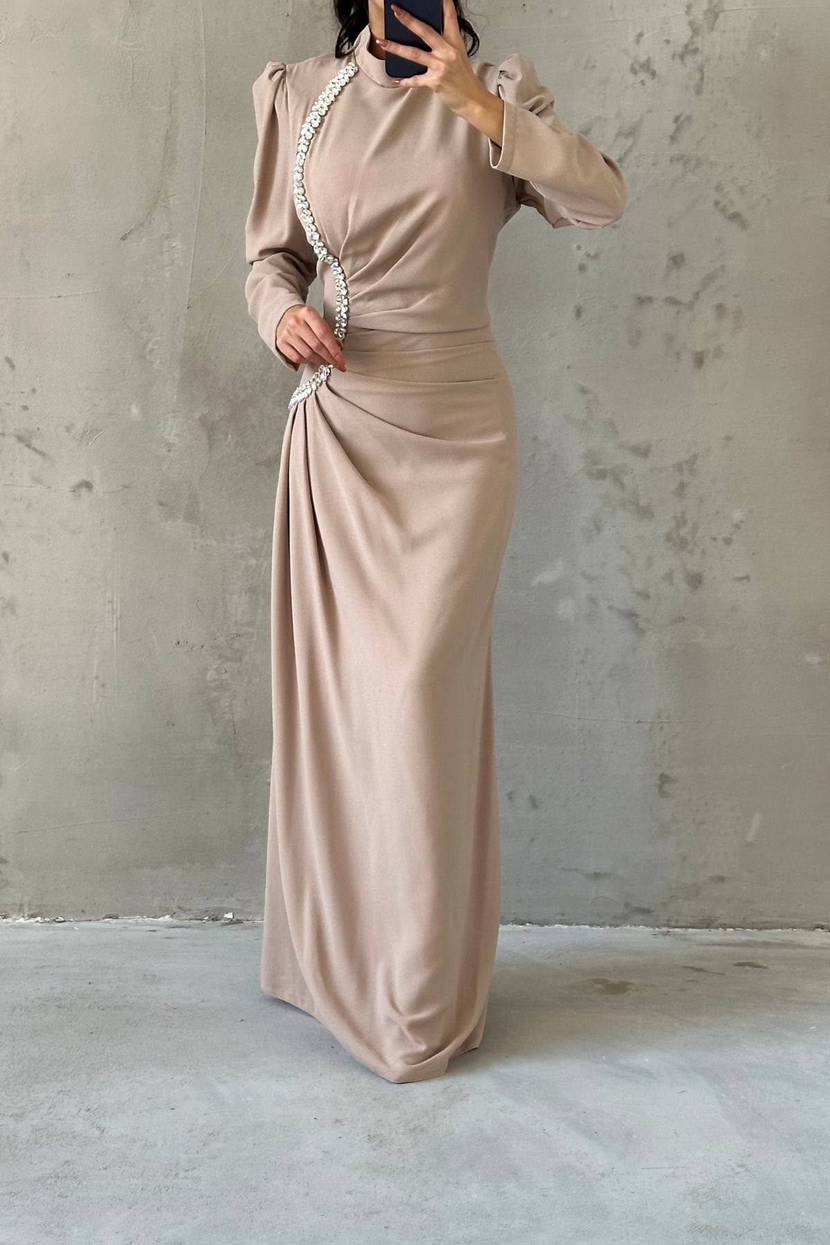 Elegant Stone Detailed Pleated Crepe Evening Dress 4657