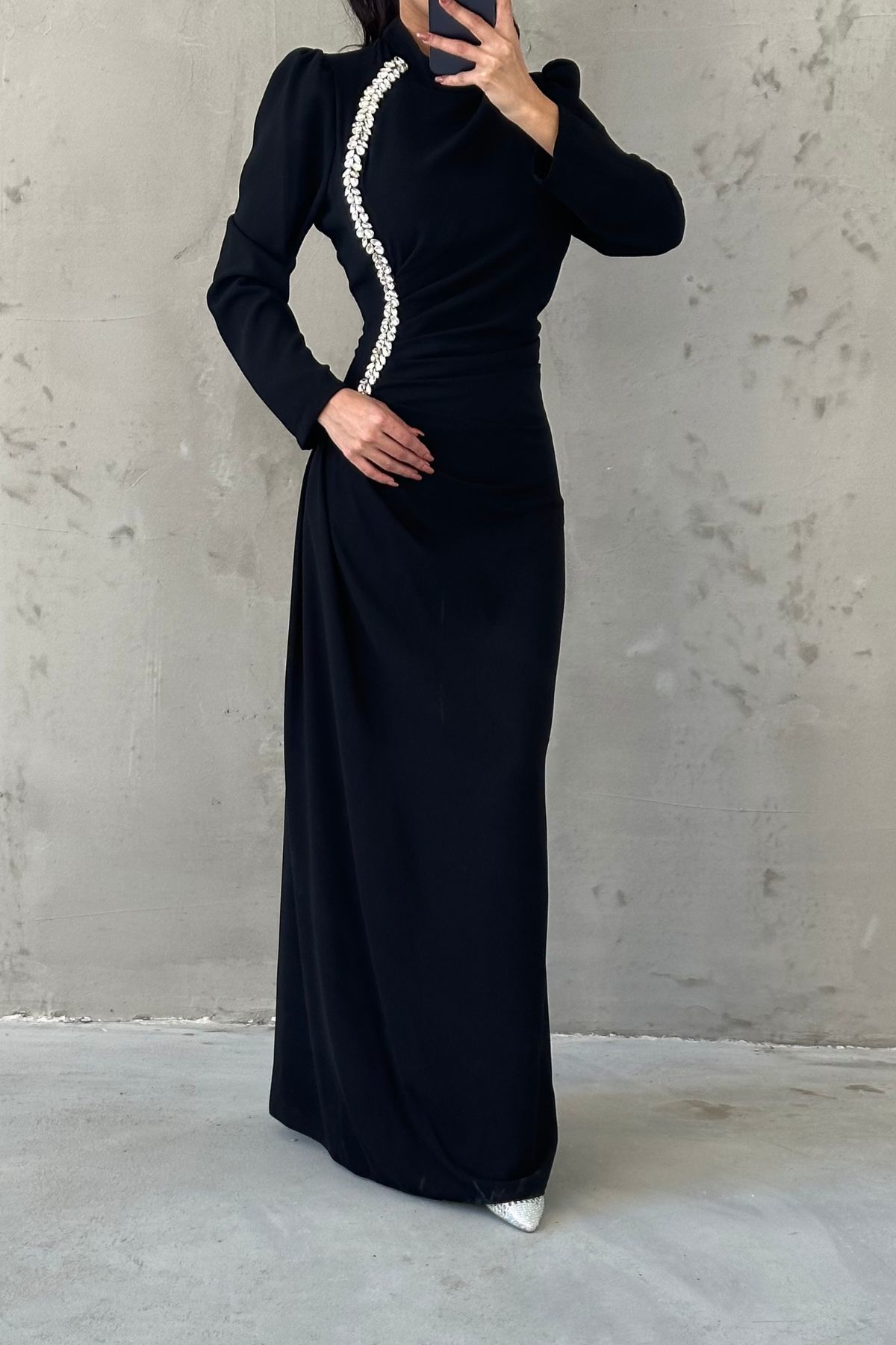 Elegant Stone Detailed Pleated Crepe Evening Dress 4657