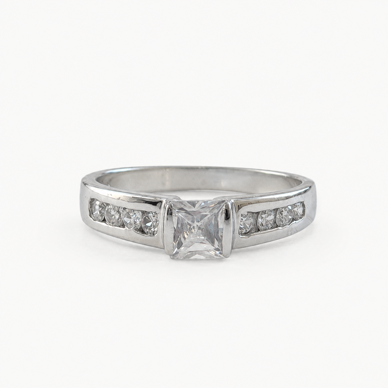 The Nadia Princess Radiance Ring – 925 Sterling Silver & CZ Stones