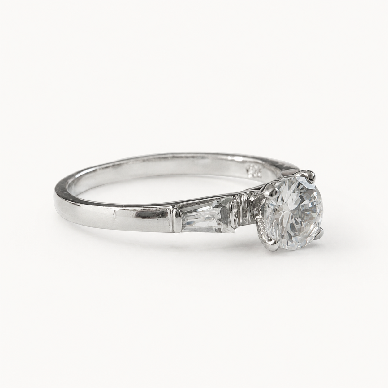 The Layla Classic Round Ring – 925 Sterling Silver