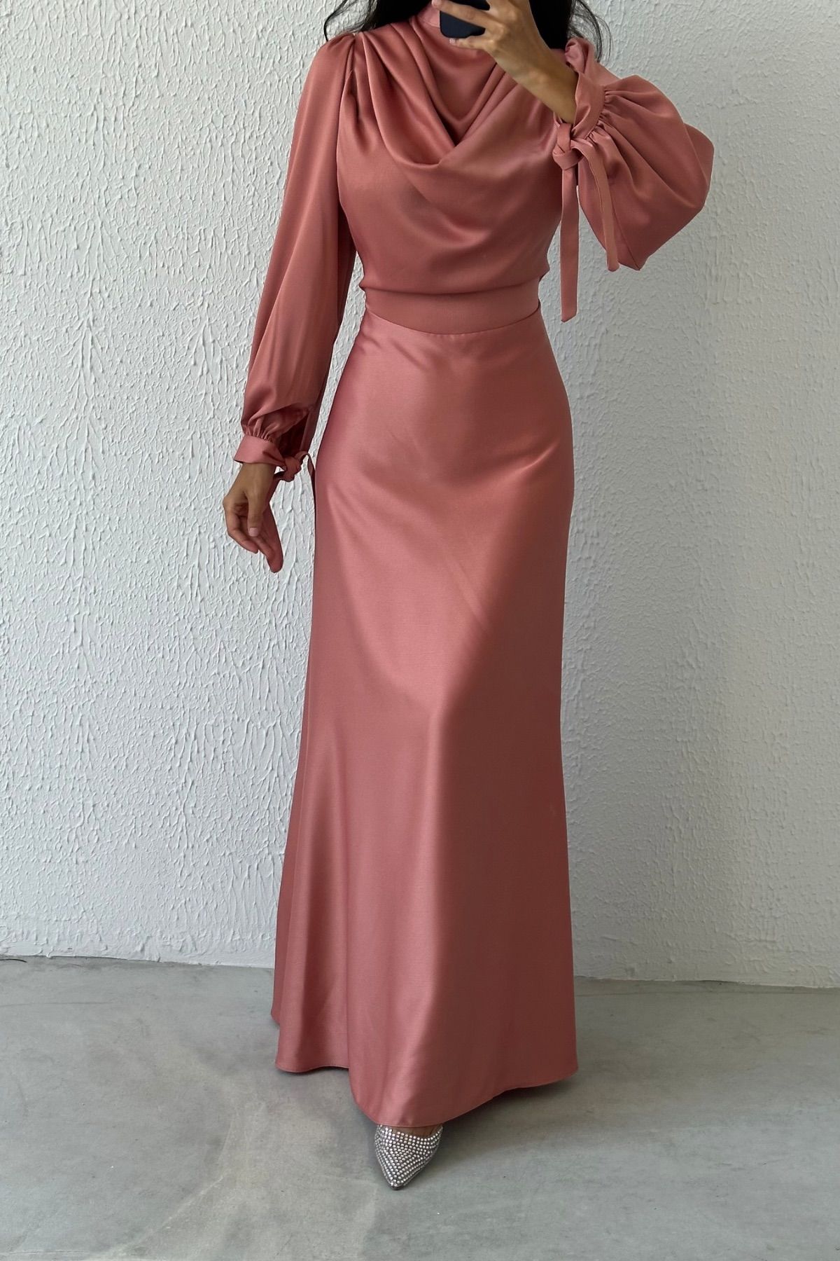 Flowing Flowing Satin Fabric Modest Evening Dress 6119