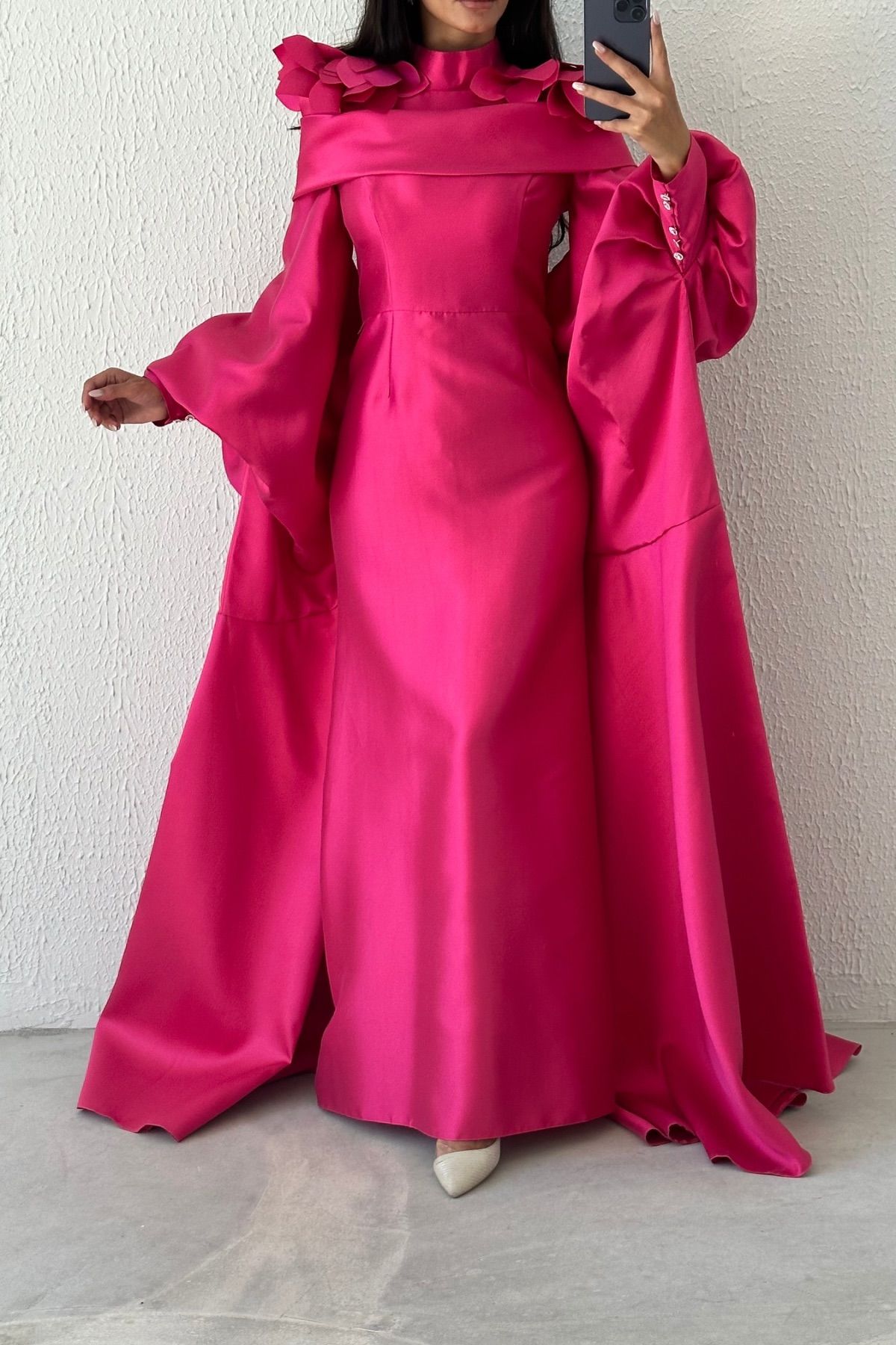 Cape Detailed Chic Flowing Satin Balloon Sleeve Evening Dress 0016