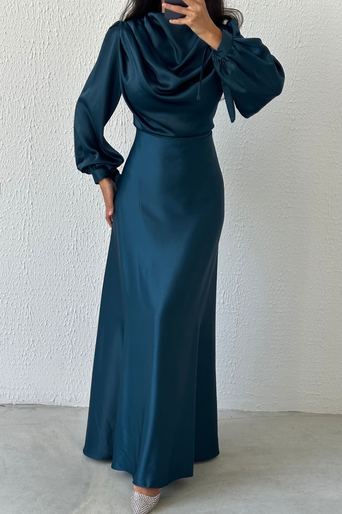 Flowing Flowing Satin Fabric Modest Evening Dress 6119