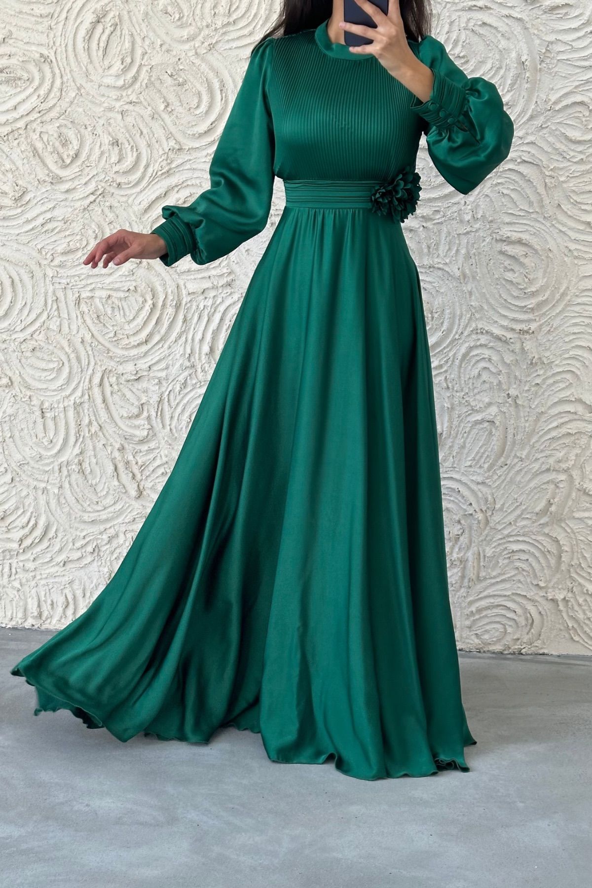 Flower Detailed Pleated Satin Evening Dress 4908