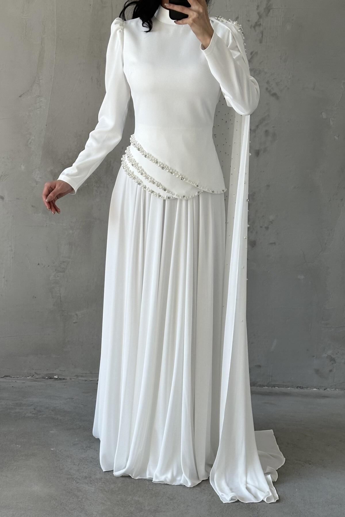 The Amélie Pearl Gown